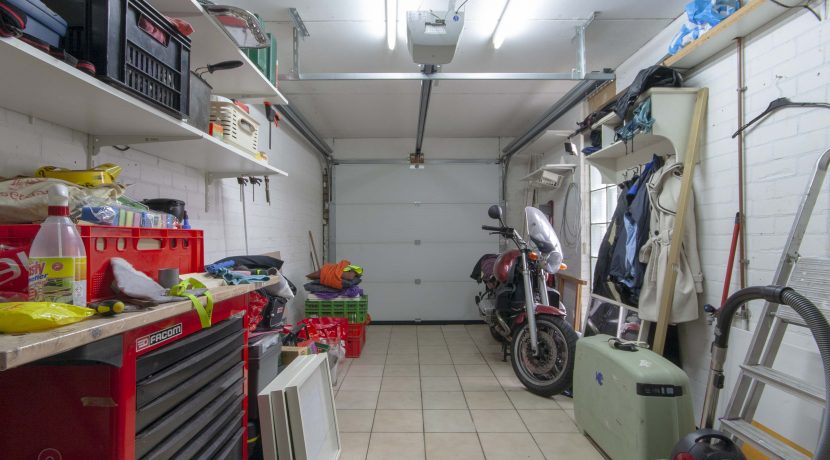 Twee-onder-een-kapwoning-Alblasserdam-garage-1-Wolfspoot-1